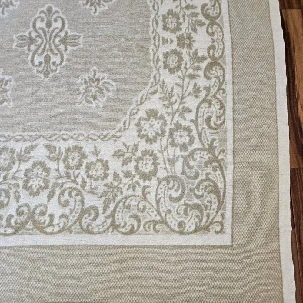 VTG Cream Beige Reversible Damask Floral Coverlet Bedspread French‎ Twin Full
